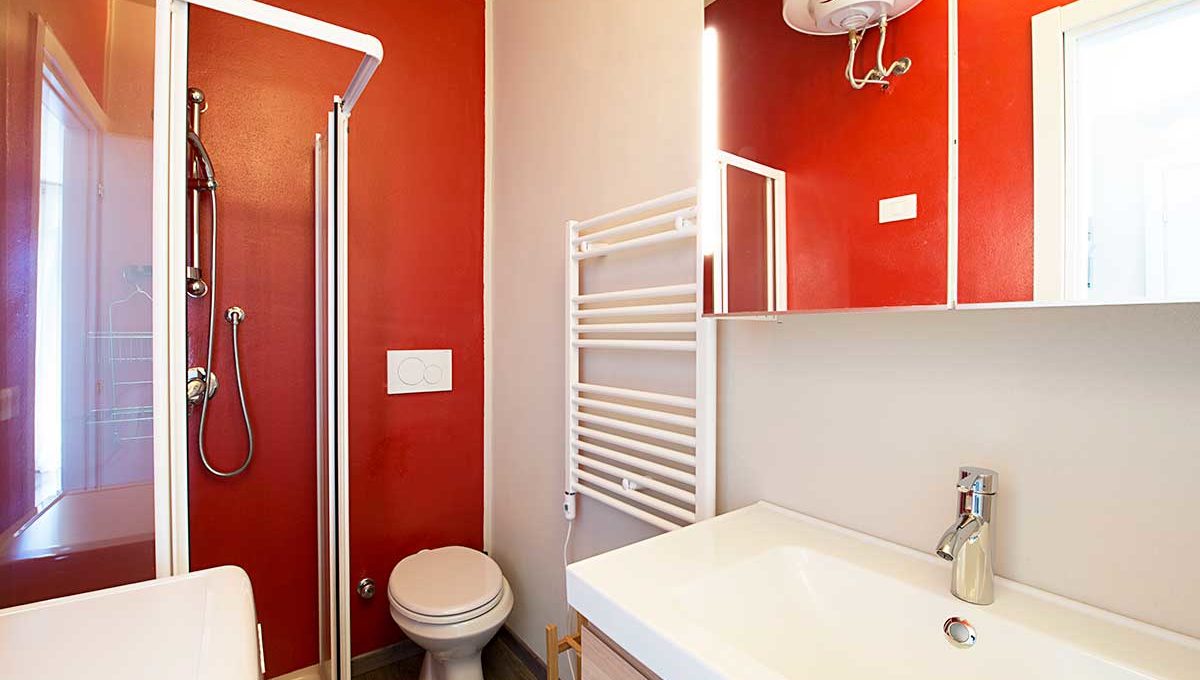 01-Zum36_32B-Bathroom