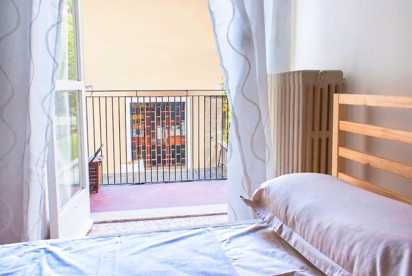Zum-20A-Balcony-Room