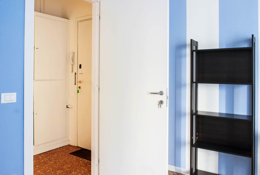 Zum-20A-Room+Entrance