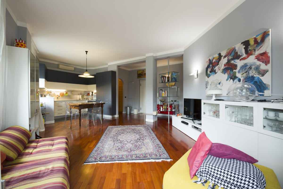 Elegant and bright three-room apartment in Via Stresa • 30